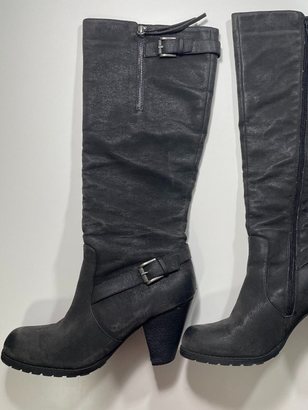 UNR8ED Women’s Tall Gray Faux Suede Boots Size 10M Nahla Style Great Condition